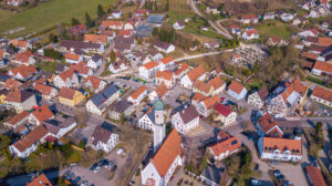 Buttenwiesen Ortskern mit Kirche und Jüdischem Ensemble - Luftbild