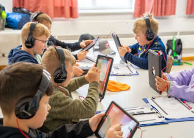 4te-Klassen am Lernort Buttenwiesen Mai 2024 – App: “Geh mit Schunra in die Mikwe”